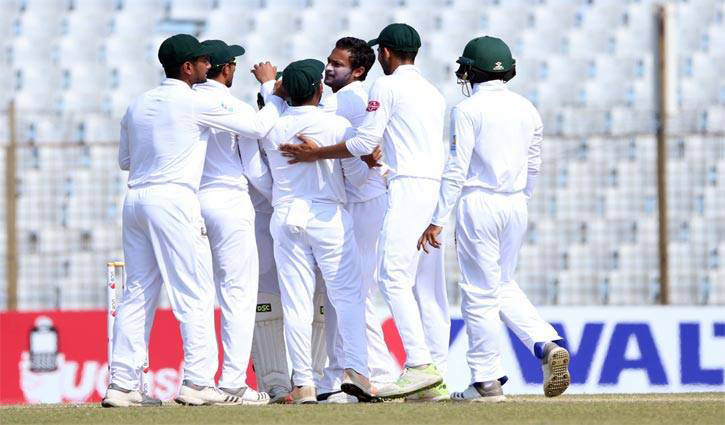  Bangladesh close in on biggest Test win