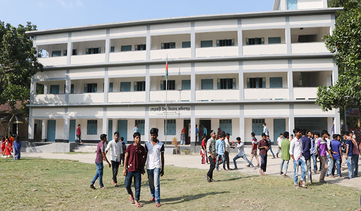 টাঙ্গাইলের পোড়াবাড়ী উচ্চ বিদ্যালয়ে ফরম বাণিজ্যের অভিযোগ