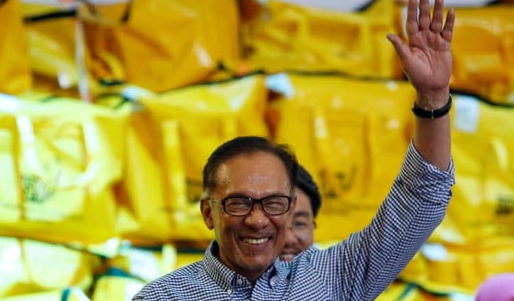 Anwar moves one step ahead to become Malaysian PM