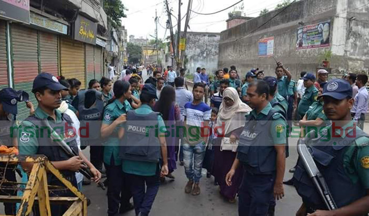 রায় ঘোষণার পর সতর্ক অবস্থানে পুলিশ রায় ঘোষণার পর সতর্ক অবস্থানে পুলিশ