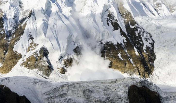 Snowstorm kills nine climbers in Nepal