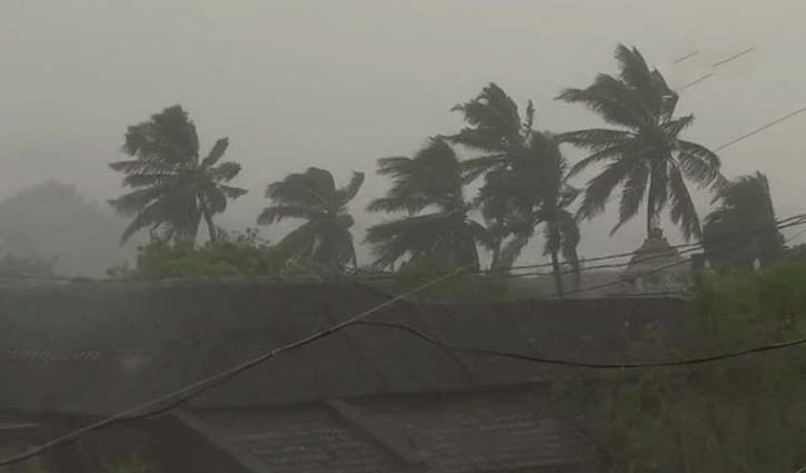 Cyclone Titli hits Odisha coast