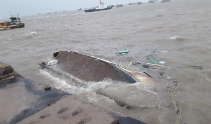 Cyclone Titli hits India coast, 2 dead