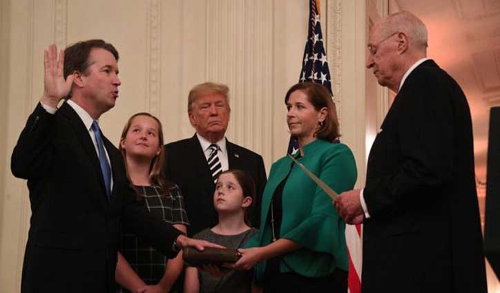 Donald Trump apologises to Kavanaugh over 'lies'