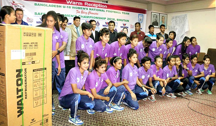 Walton accords reception to SAFF U-18 champion girls