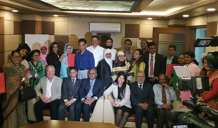 অ্যাক্রিডিটেড মেডিয়েটর সনদ পেলেন ২৩ আইনজীবী