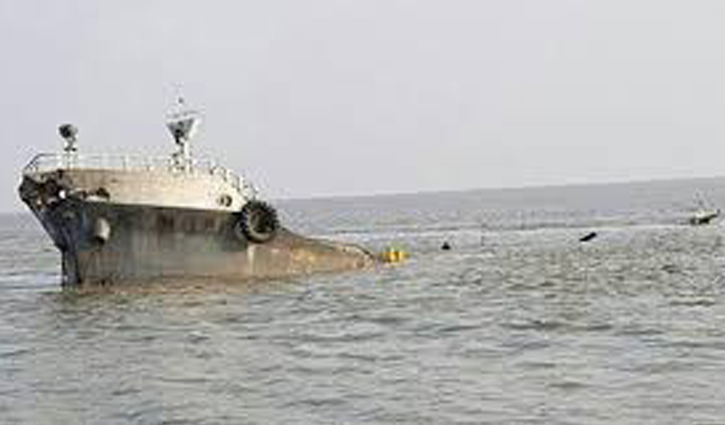 Lighterage ship sinks in Bay of Bengal