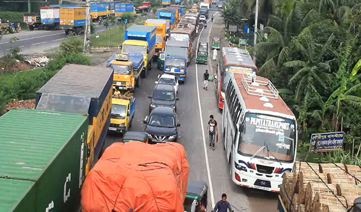 5-km tailback in Cumilla
