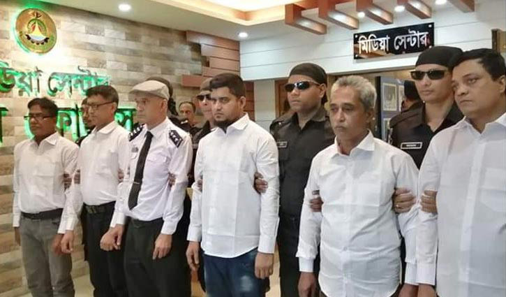 Six fake customs officials put on remand