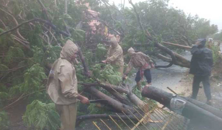 Cyclone Fani hits India's Odisha coast
