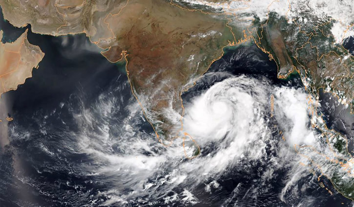 4 lakh people evacuated to cyclone shelters
