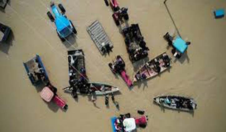 Thousands evacuate homes as heavy rain forecast in Iran