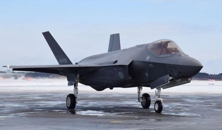 Japanese F-35 fighter crashes into Pacific