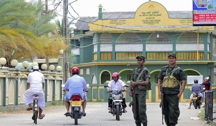 Sri Lankan public urged to surrender blades