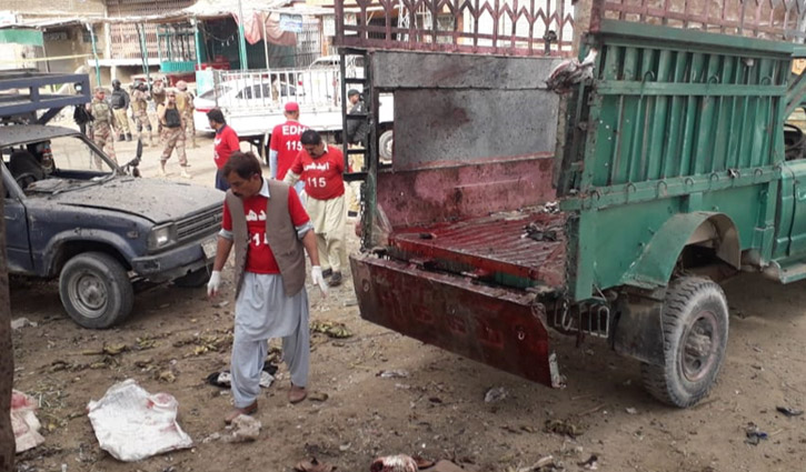 Bomb in fruit market kills 16 in Pakistan