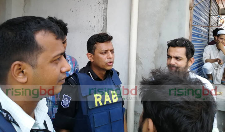 বসিলায় অভিযানে র‌্যাব, ভেতরে ছড়িয়ে আছে আইইডি