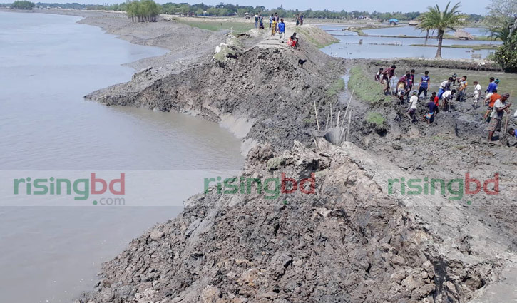 সাতক্ষীরায় বেড়িবাঁধ মেরামত হয়নি, নতুন ৩ গ্রাম প্লাবিত সাতক্ষীরায় বেড়িবাঁধ মেরামত হয়নি, নতুন ৩ গ্রাম প্লাবিত