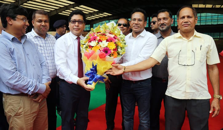  State minister for Public Admin visits Walton factory