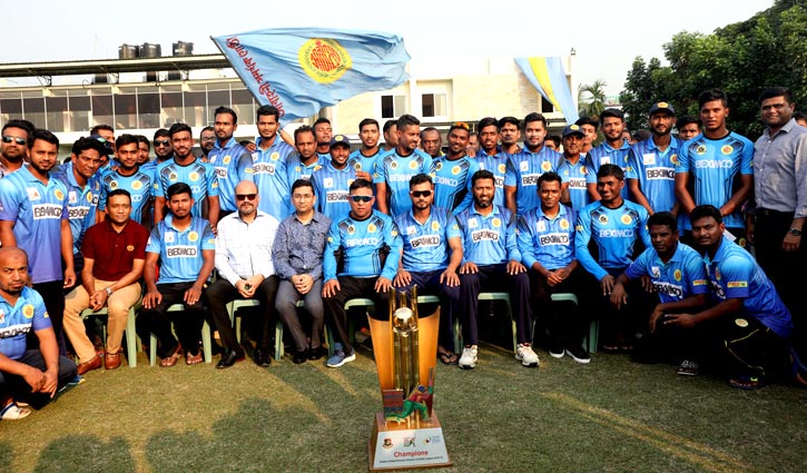 সৌম্যর ডাবল সেঞ্চুরিতে শিরোপা আবাহনীর সৌম্যর ডাবল সেঞ্চুরিতে শিরোপা আবাহনীর