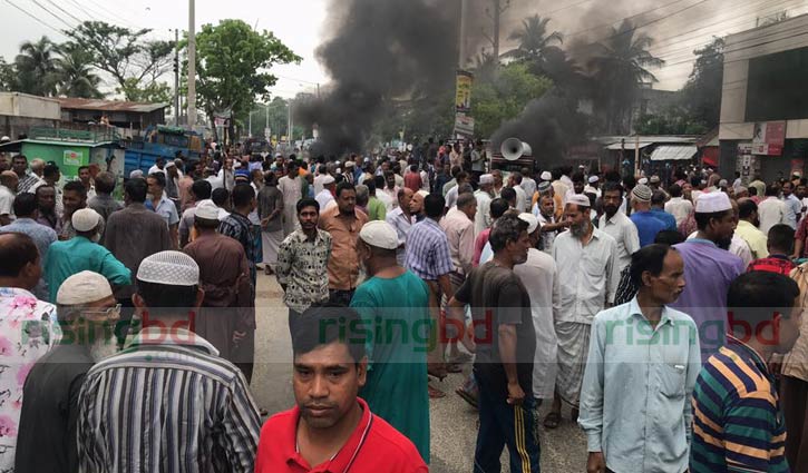 Jute mill workers block road in Khulna for 9-point demand