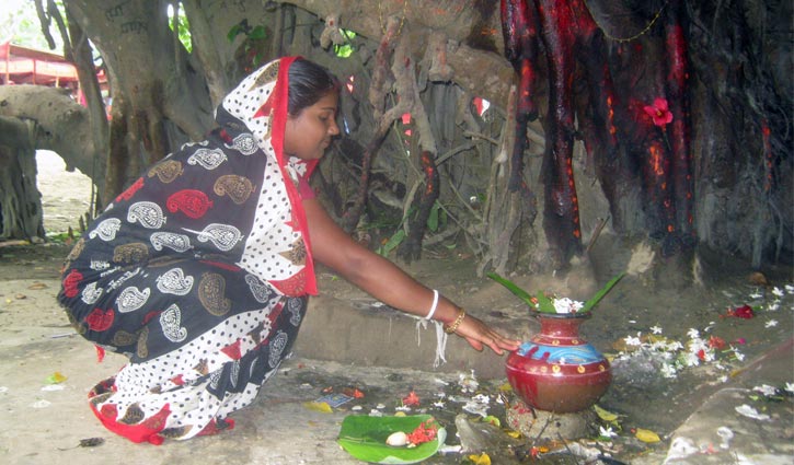 বউতলায় বউমেলা