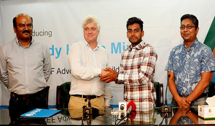 ইউনিসেফের শিশু অধিকার দূত হলেন ক্রিকেট তারকা মিরাজ