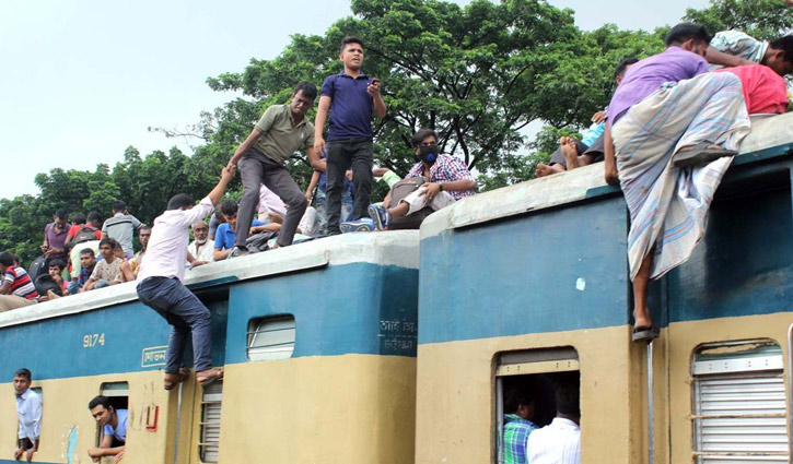 Railway bans traveling on train rooftops