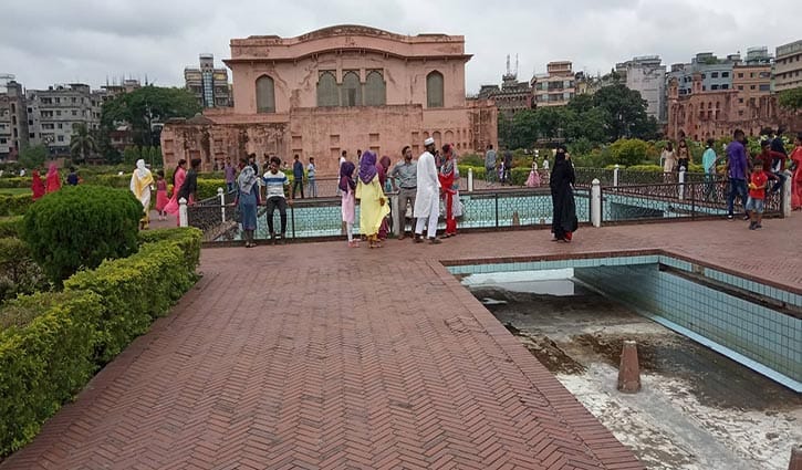 বিনোদনপ্রেমীদের ঠিকানা লালবাগ কেল্লা