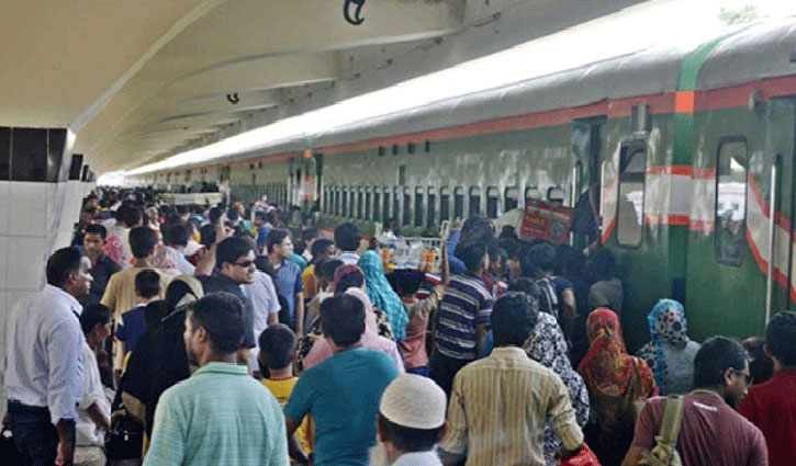  Huge rush at Kamalapur railway station