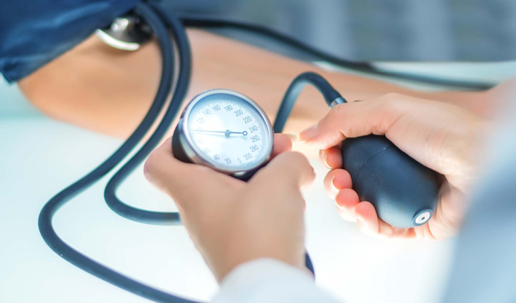  ব্লাড প্রেসার কমে গেলে কী করবেন?