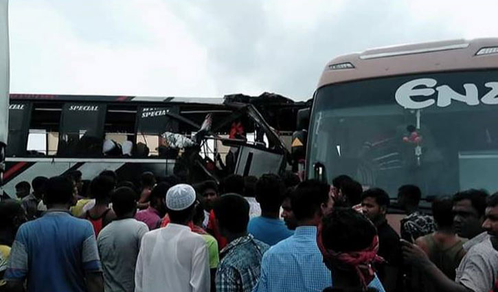 2 killed in Sirajganj bus crash