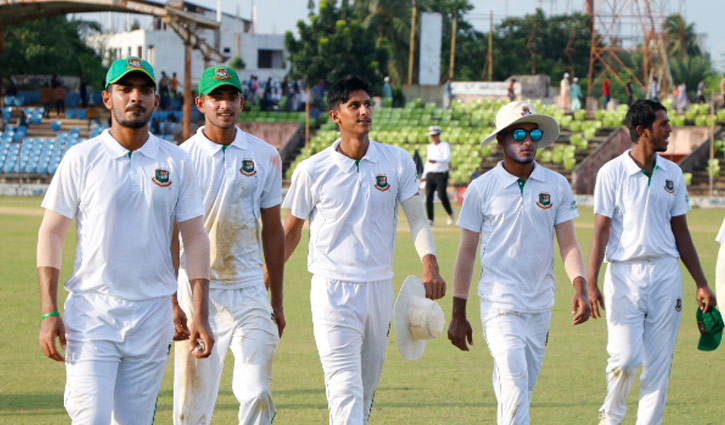 ব্যাটিং-বোলিংয়ে দ্যুতি ছড়ালেন নাঈম ব্যাটিং-বোলিংয়ে দ্যুতি ছড়ালেন নাঈম
