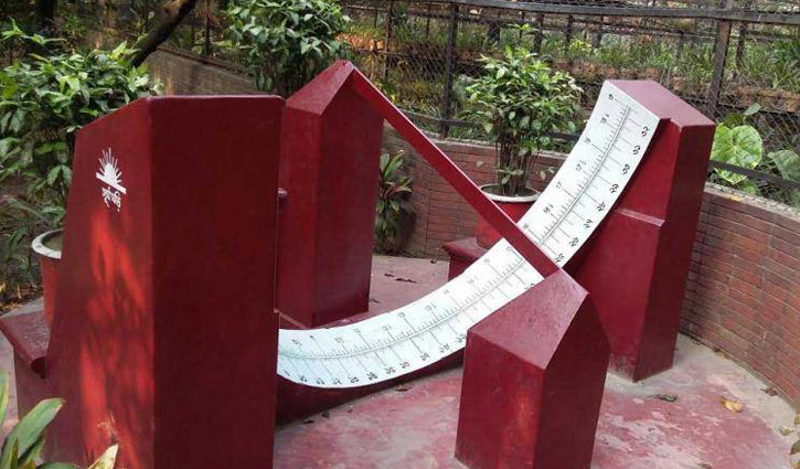 উঁচু ভবনের ছায়ায় কাজ করছে না সূর্যঘড়ি