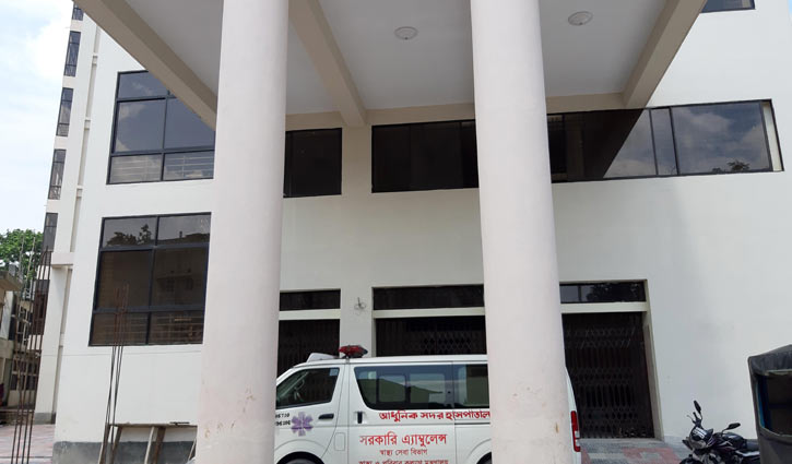 হাসপাতালের নতুন ভবন হস্তান্তরে দেরি, রোগীর দুর্ভোগ হাসপাতালের নতুন ভবন হস্তান্তরে দেরি, রোগীর দুর্ভোগ
