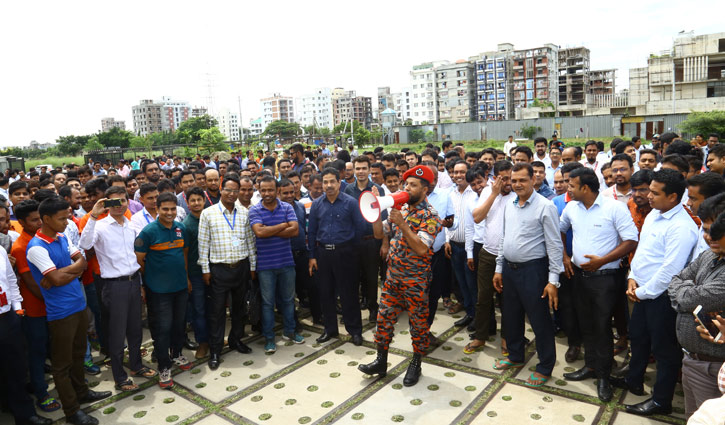 ওয়ালটনে অগ্নিনির্বাপণ মহড়া ওয়ালটনে অগ্নিনির্বাপণ মহড়া