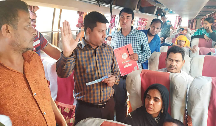 যানবাহনে বাড়তি ভাড়া আদায় চলছেই যানবাহনে বাড়তি ভাড়া আদায় চলছেই