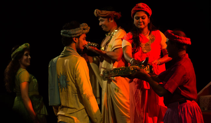 দুই মাস পর মঞ্চে ‘খনা’ দুই মাস পর মঞ্চে ‘খনা’