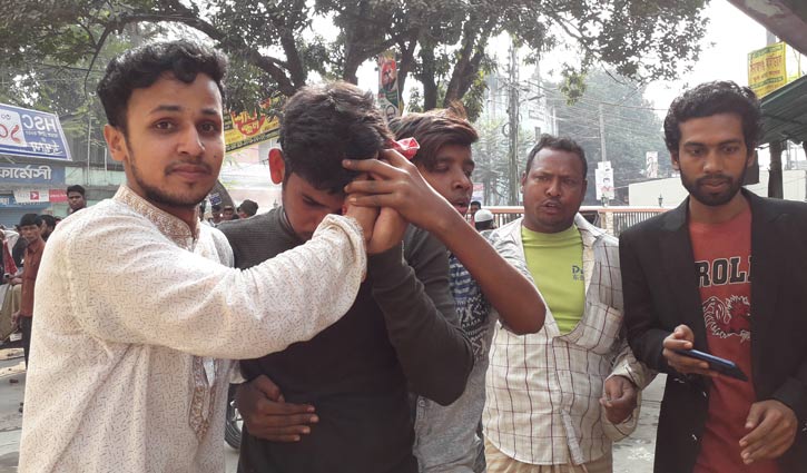 বিজয় র্যালিতে বিএনপির হামলা : ছাত্রলীগ নেতাসহ আহত অর্ধশতাধিক বিজয় র্যালিতে বিএনপির হামলা : ছাত্রলীগ নেতাসহ আহত অর্ধশতাধিক