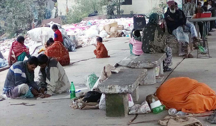 শীতে কাতর চাঁদপুরের মানুষ 