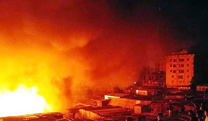 Massive fire breaks out at foam factory in Badda