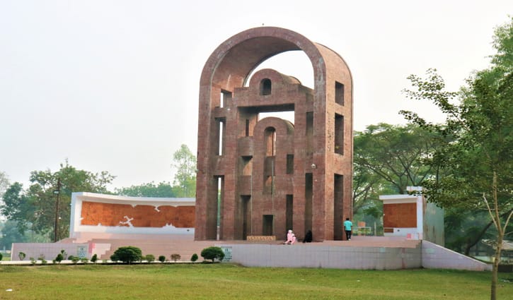 চেতনার প্রতীক ইবির স্মৃতিসৌধ