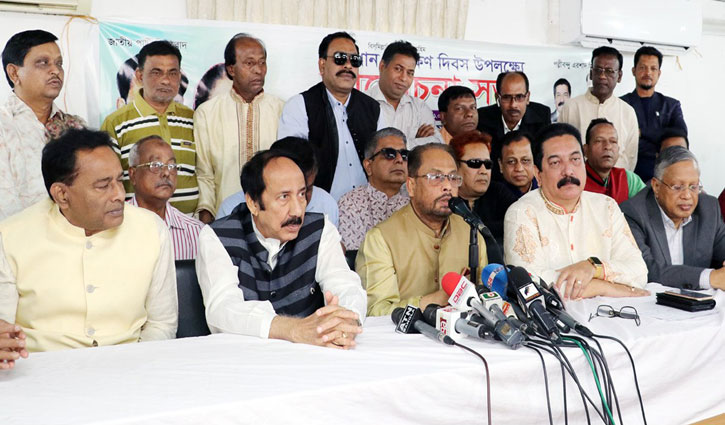‘সংবিধান অনুযায়ী সম্পূর্ণ গণতান্ত্রিক চর্চা করতে পারছি না’ ‘সংবিধান অনুযায়ী সম্পূর্ণ গণতান্ত্রিক চর্চা করতে পারছি না’