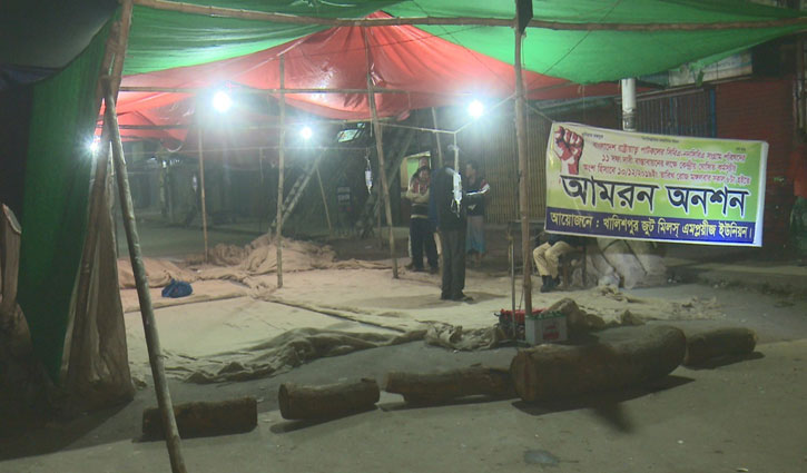 শর্ত দিয়ে ঘরে ফিরলেন পাটকল শ্রমিকরা শর্ত দিয়ে ঘরে ফিরলেন পাটকল শ্রমিকরা