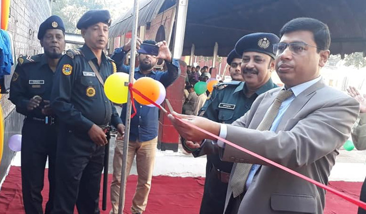 কারাগারে ‘মানবতার দেয়াল’ কারাগারে ‘মানবতার দেয়াল’