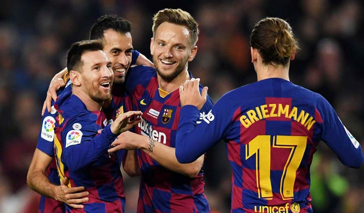 Messi hat-trick breaks La Liga record