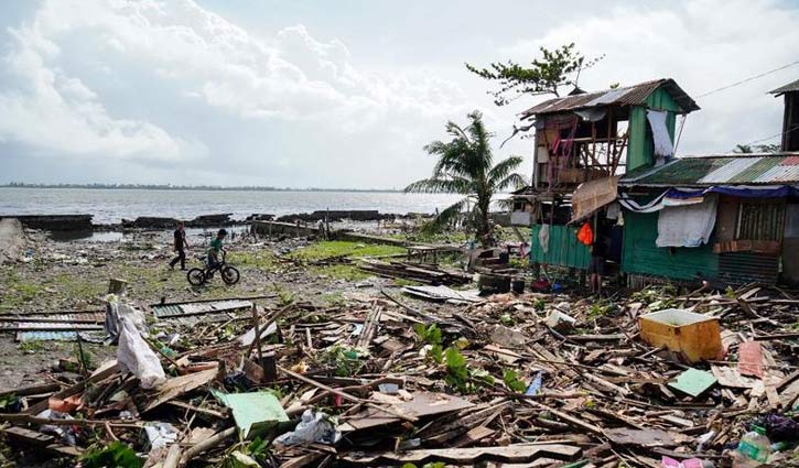 Typhoon kills 16 in Philippines on Christmas Day
