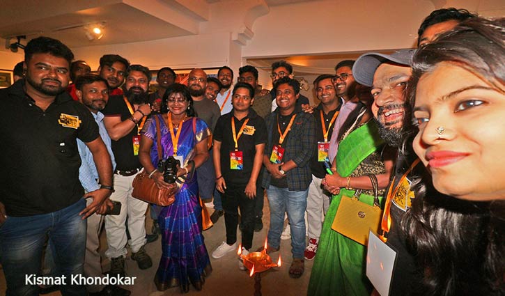 ‘বং’ আন্তর্জাতিক ফটোগ্রাফি প্রদর্শনীর উদ্বোধন ‘বং’ আন্তর্জাতিক ফটোগ্রাফি প্রদর্শনীর উদ্বোধন