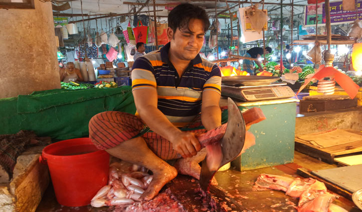 মাছ কেটে মাসে লাখপতি