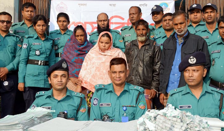 4 held with fake Bidi band-roll in Rangpur 4 held with fake Bidi band-roll in Rangpur