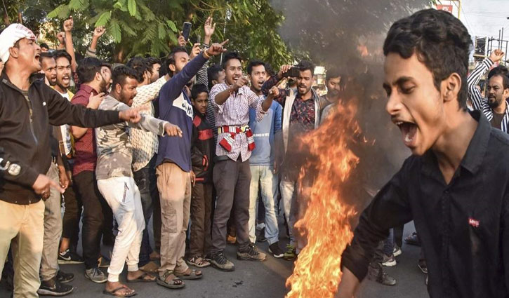 হিংসার উপত্যকা : অমিত শাহের দরবারে উপজাতি নেতৃত্ব হিংসার উপত্যকা : অমিত শাহের দরবারে উপজাতি নেতৃত্ব